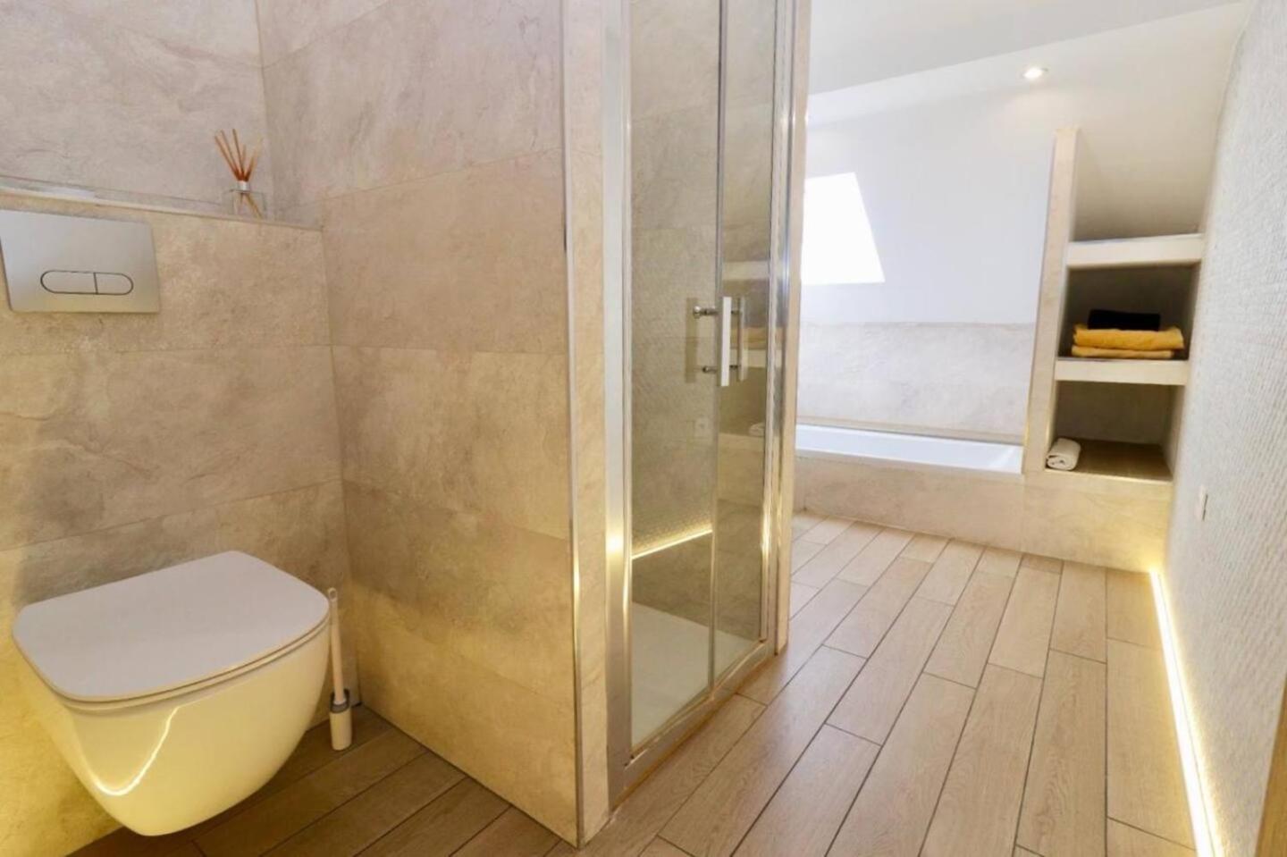 Duplex 120M2 Terrasse Vue Sur Nimes Apartment Bagian luar foto